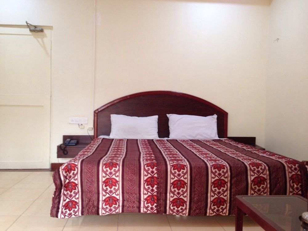 Super Townhouse G Silver Hotels Mount Road Chennai Extérieur photo